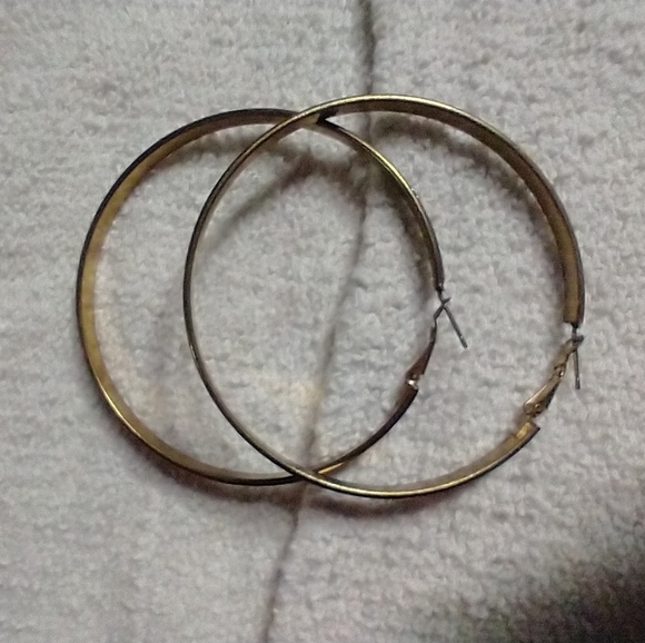 Goldtone black 🖤 crystal 🔮 huge large hoop wire earrings - Picture 4 of 4